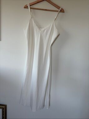 VINTAGE Vanity Fair Cream Slip with Lace Trim coquette